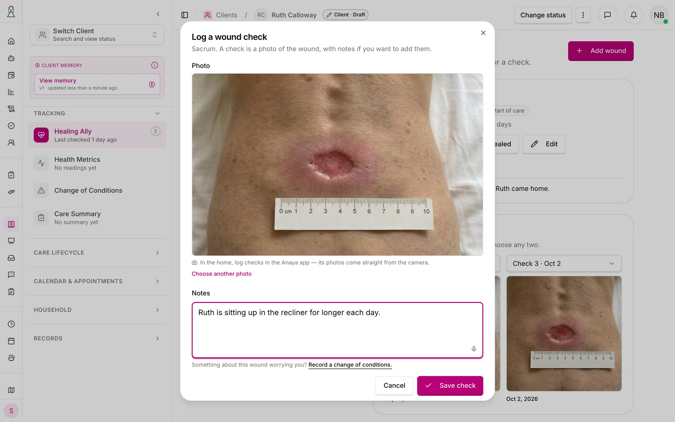 Log a wound check on the web: the uploaded photo, an optional note, and a link to record a change of conditions